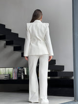 חליפת אודרי לבן