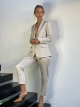 חליפת ג׳נט אבן